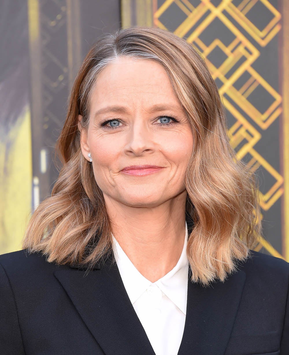 Jodie Foster. La actriz y directora de cine Jodie Foster también ha dado un paso al frente y ha optado por dejar de ocultar sus canas.