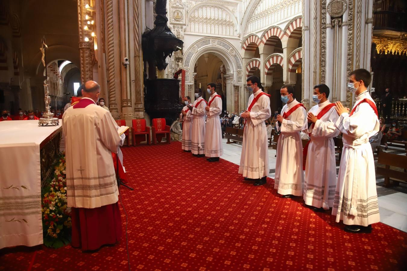 La ordenación de sacerdotes en la Catedral de Córdoba, en imágenes