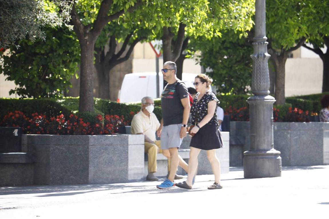 El primer día sin la mascarilla obligatoria en exteriores en Córdoba, en imágenes