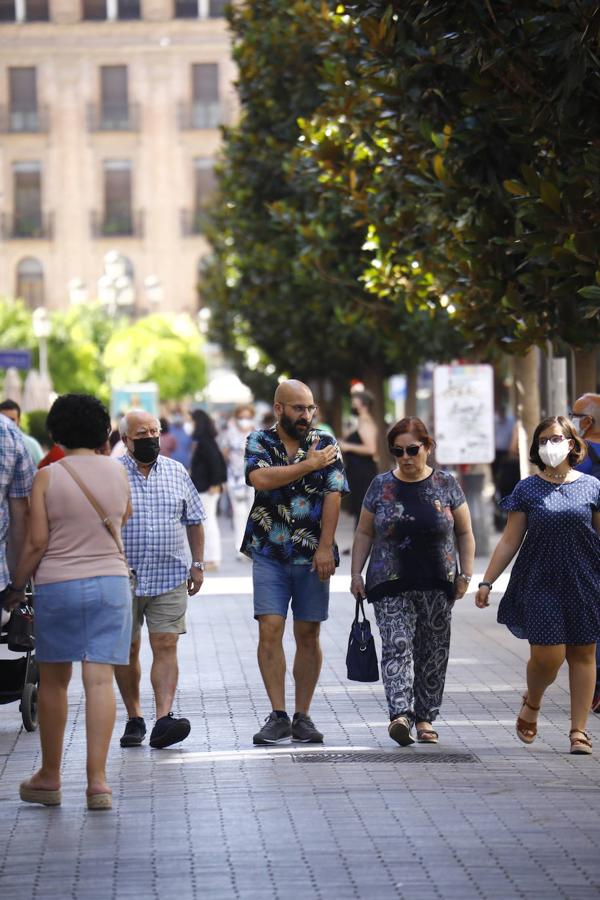 El primer día sin la mascarilla obligatoria en exteriores en Córdoba, en imágenes