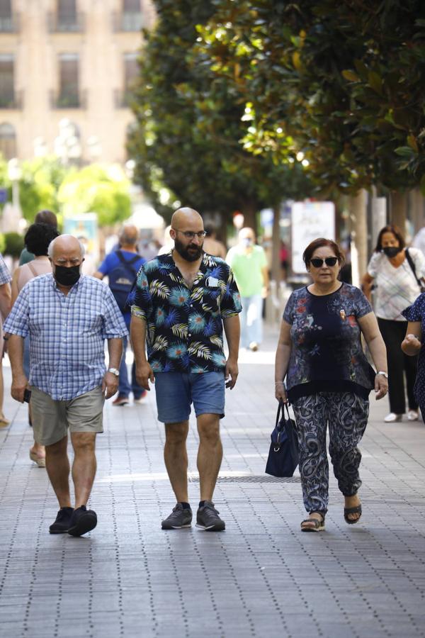 El primer día sin la mascarilla obligatoria en exteriores en Córdoba, en imágenes