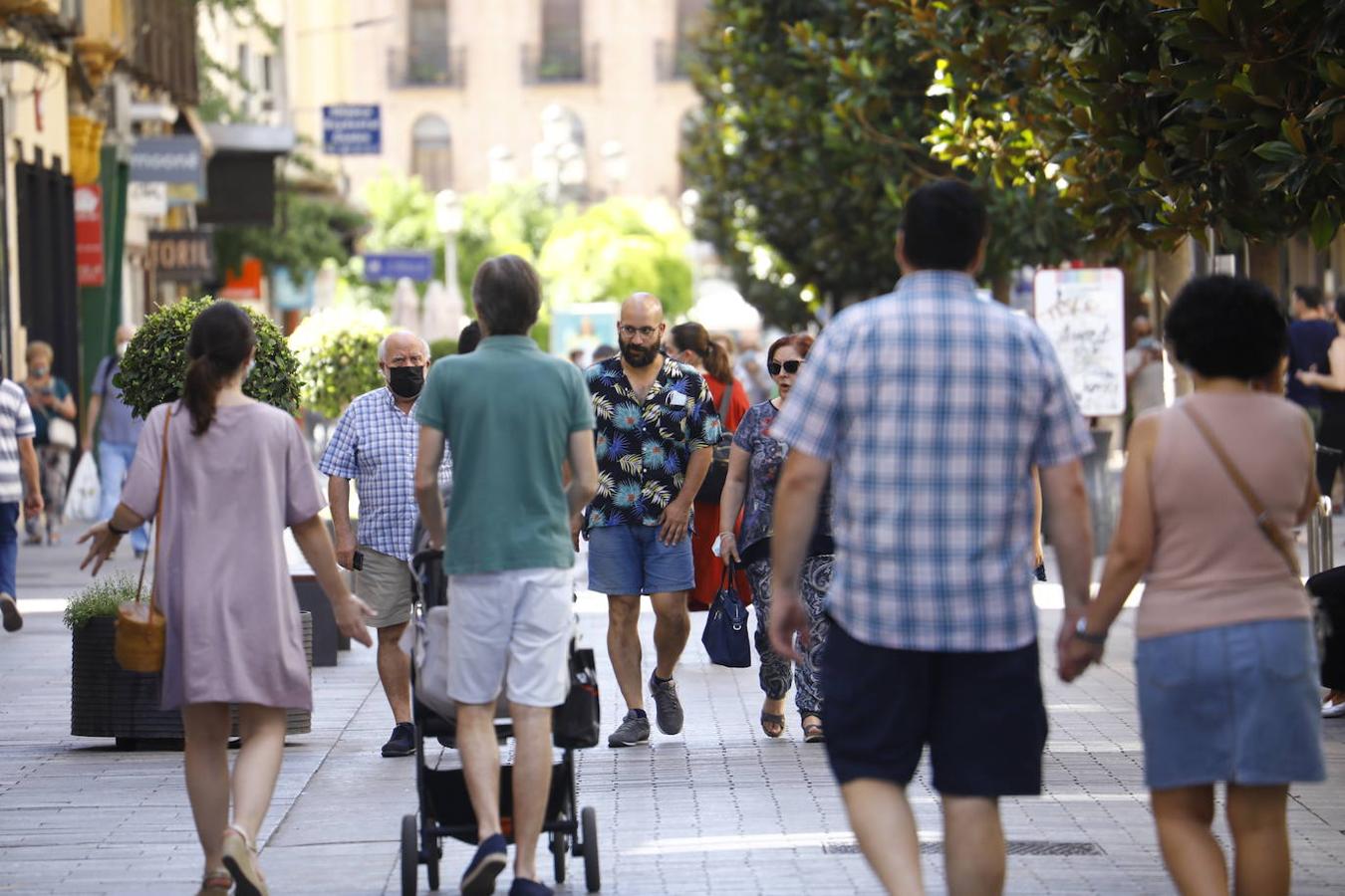 El primer día sin la mascarilla obligatoria en exteriores en Córdoba, en imágenes