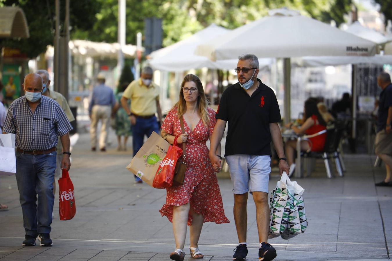 El primer día sin la mascarilla obligatoria en exteriores en Córdoba, en imágenes