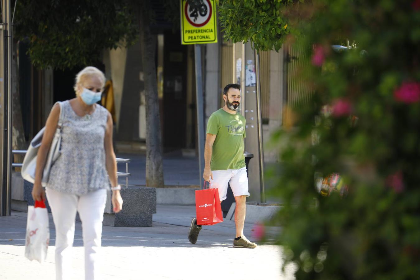 El primer día sin la mascarilla obligatoria en exteriores en Córdoba, en imágenes