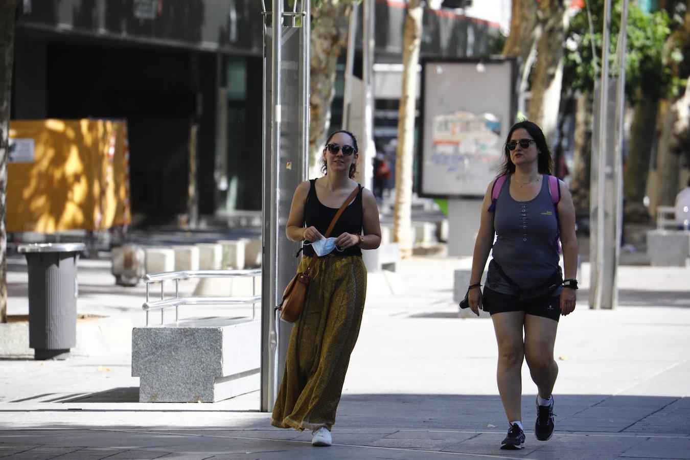 El primer día sin la mascarilla obligatoria en exteriores en Córdoba, en imágenes