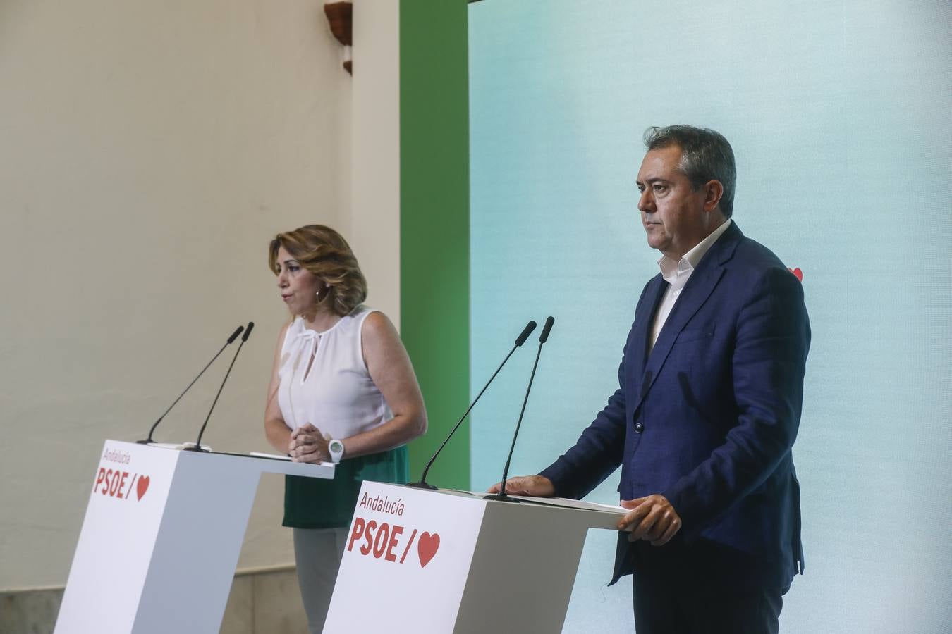 Susana Díaz y Juan Espadas durante la rueda de prensa en la sede regional del PSOE