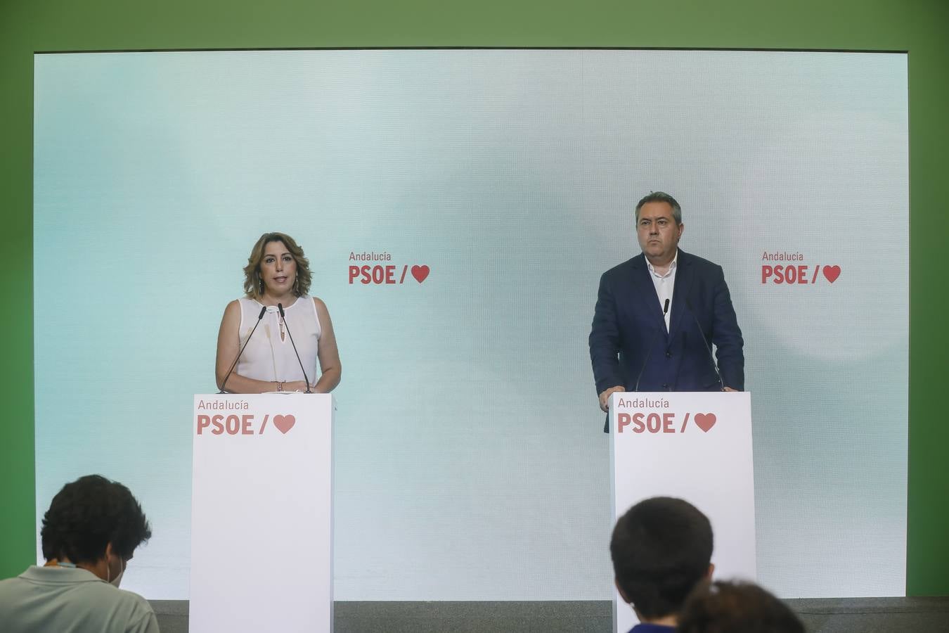 Susana Díaz y Juan Espadas durante la rueda de prensa en la sede regional del PSOE