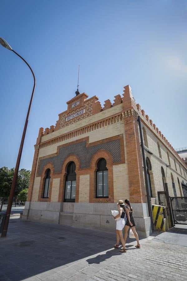 La fachada de la estación de Plaza de Armas ya luce su rehabilitación