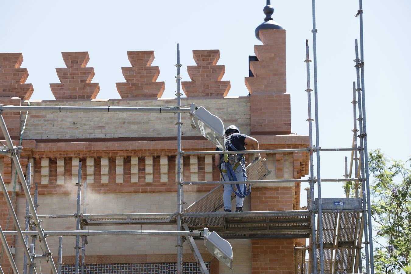 La fachada de la estación de Plaza de Armas ya luce su rehabilitación