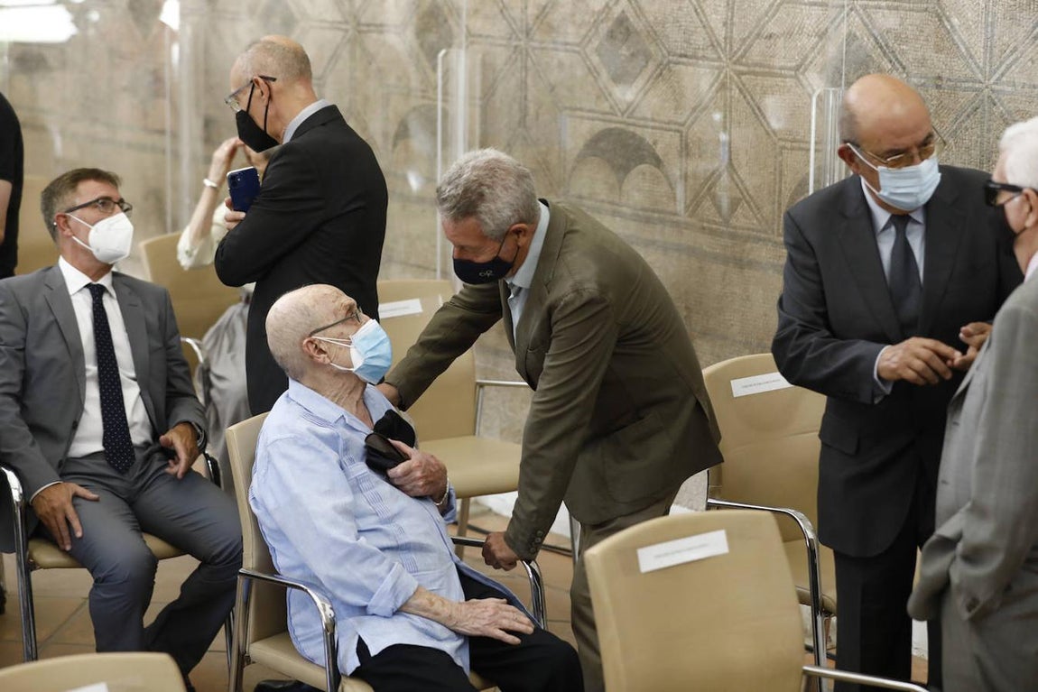 La entrega en Córdoba del legado de Pablo García Baena, en imágenes