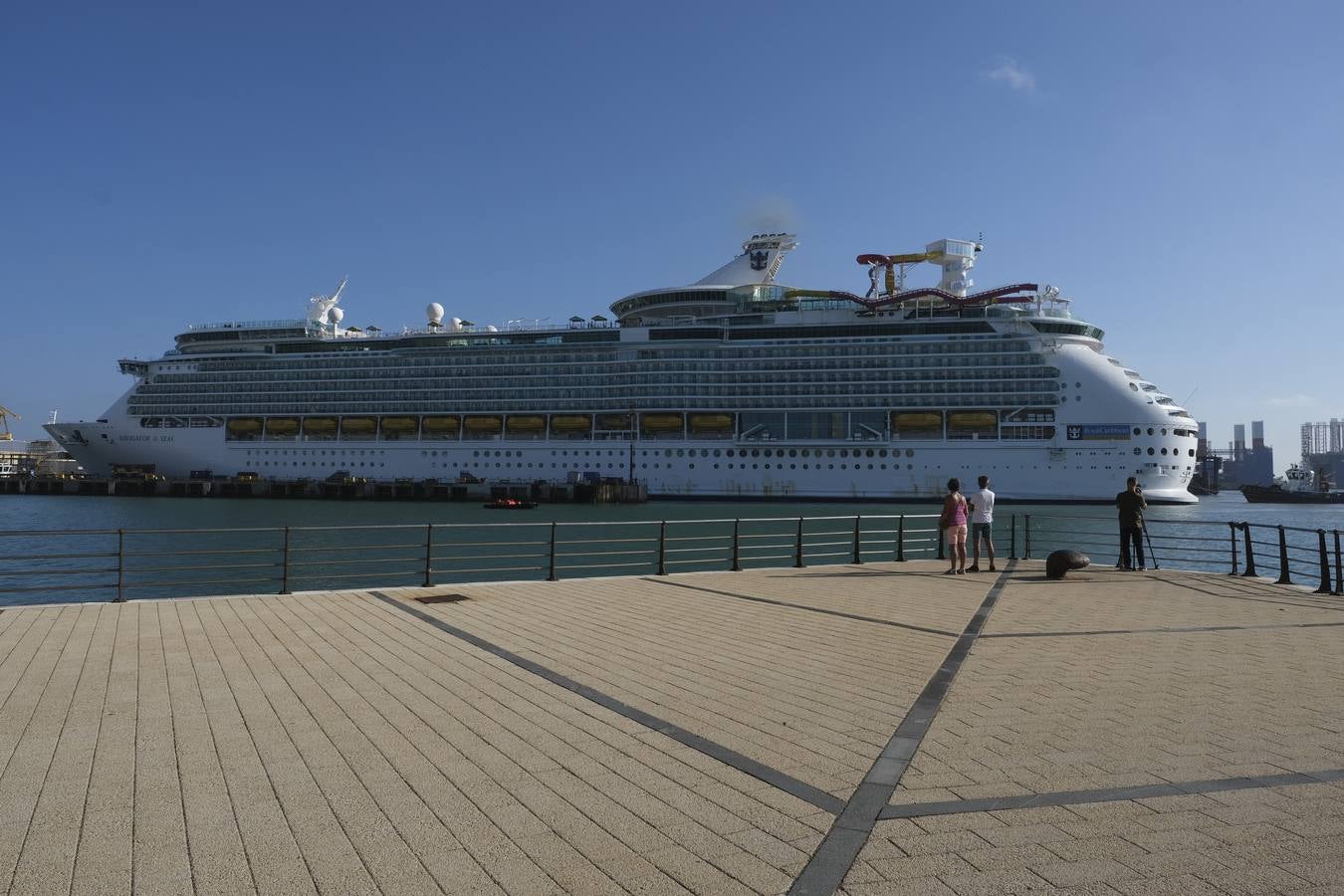 Entrada del crucero Navigator a Navantia