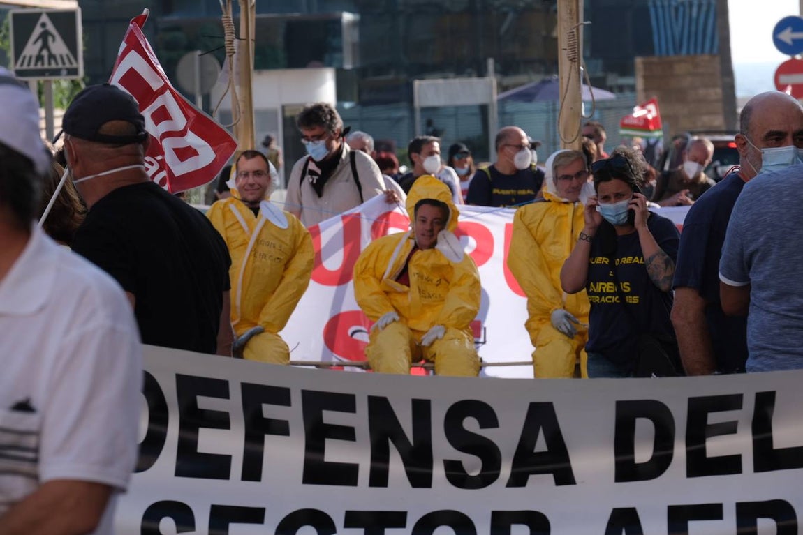 Fotos: La manifestación de Airbus recorre las calles de Cádiz