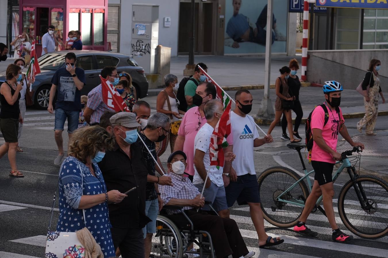 Fotos: La manifestación de Airbus recorre las calles de Cádiz