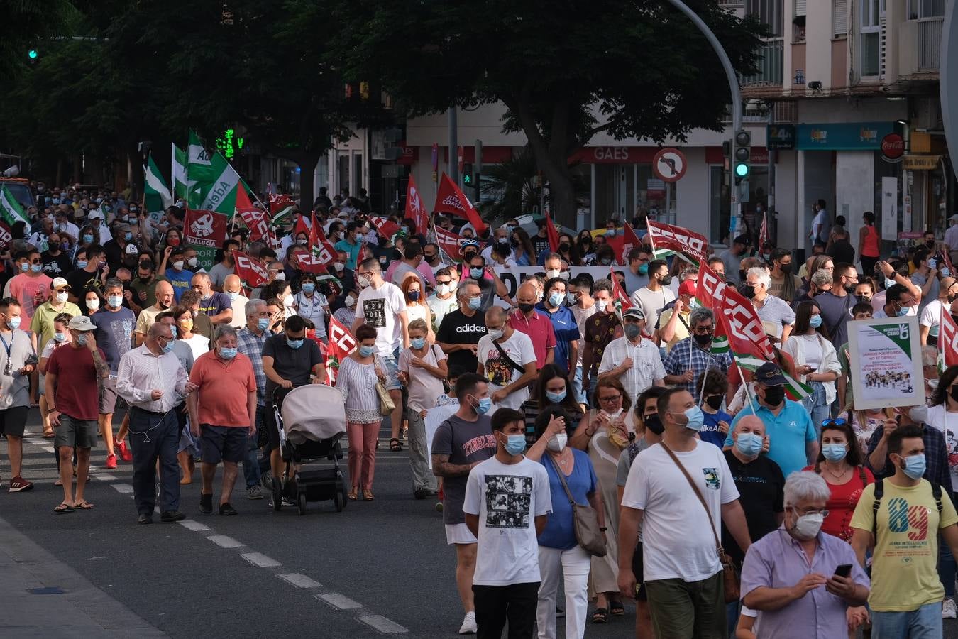 Fotos: La manifestación de Airbus recorre las calles de Cádiz