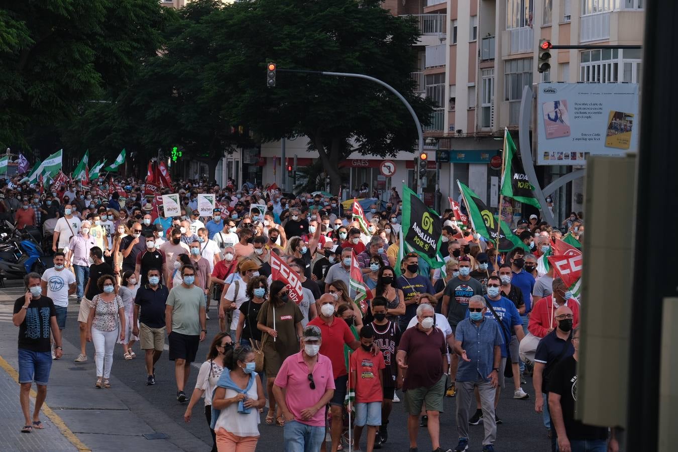 Fotos: La manifestación de Airbus recorre las calles de Cádiz