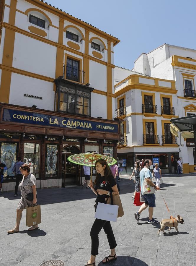 En imágenes, el Centro de Sevilla se queda sin toldos