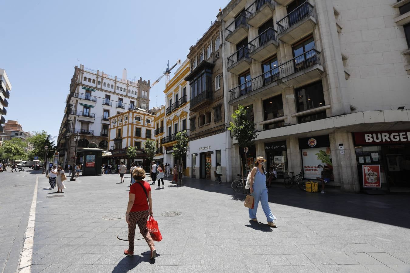 En imágenes, el Centro de Sevilla se queda sin toldos