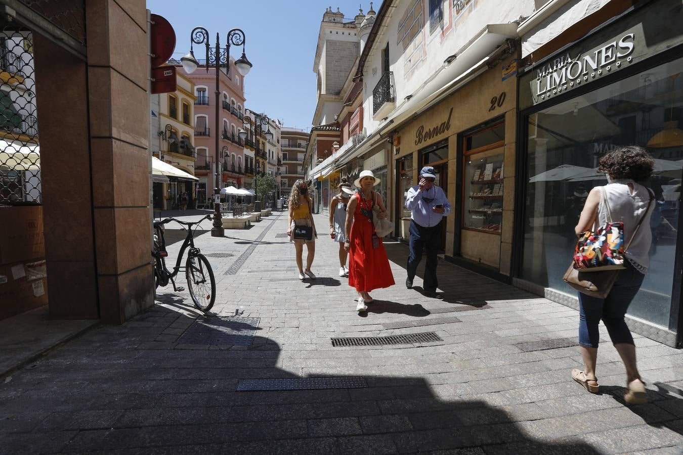 En imágenes, el Centro de Sevilla se queda sin toldos