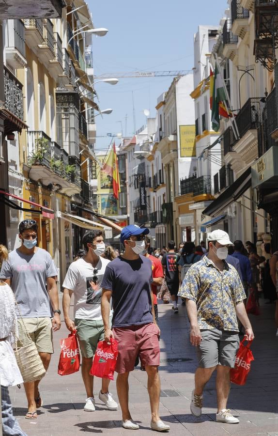 En imágenes, el Centro de Sevilla se queda sin toldos