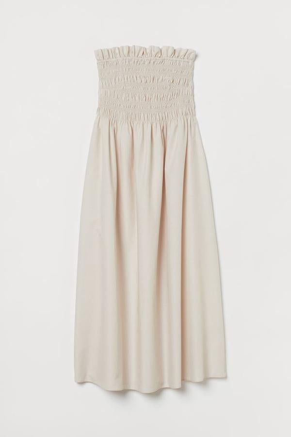 H&amp;M - Vestidos blancos de rebajas. Vestido midi con cuerpo fruncido, de H&amp;M. Precio: 10,99€