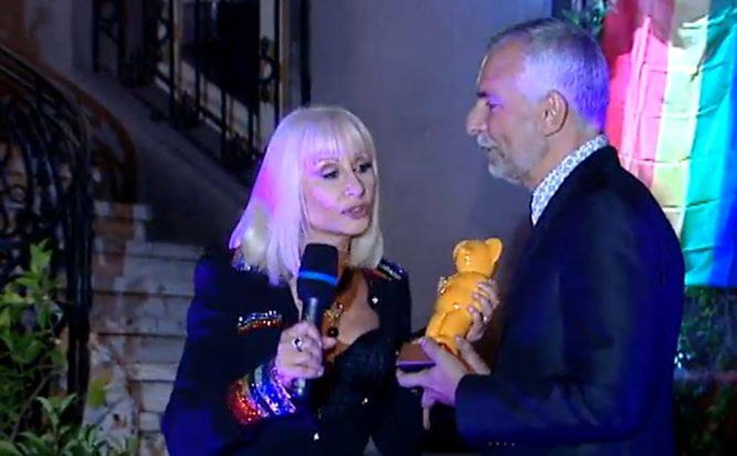 La cantante fue galardonada con el premio World Pride 2017 en una ceremonia celebrada en la embajada de Italia en Madrid. 