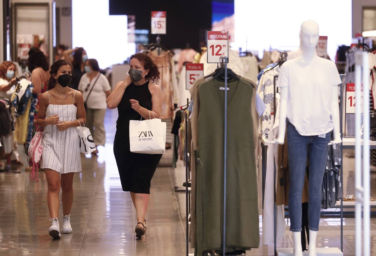 La recuperación de los centros comerciales de Córdoba, en imágenes