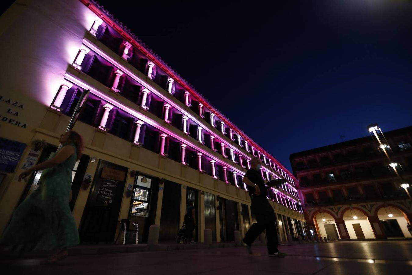 La iluminación del edificio de UCOCultura de Córdoba, en imágenes