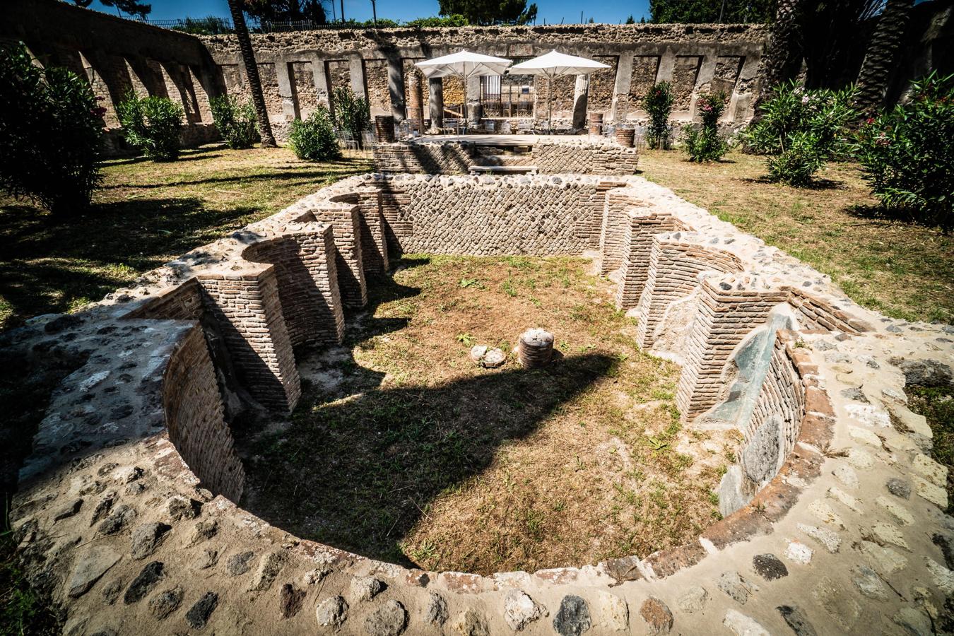 Jardín evocador. Uno de los espacios más evocadores es el jardín en cuyo centro había un triclinio cubierto por una pérgola para banquetes de verano y una piscina