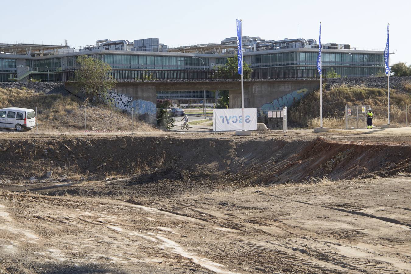 La promotora Metrovacesa ha puesto este jueves la primera piedra del nuevo barrio sevillano de Palmas Altas