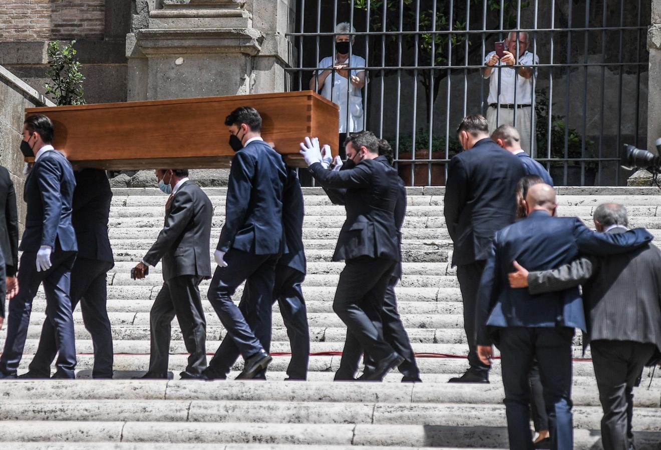 El último adiós a Raffaella Carrá, en imágenes