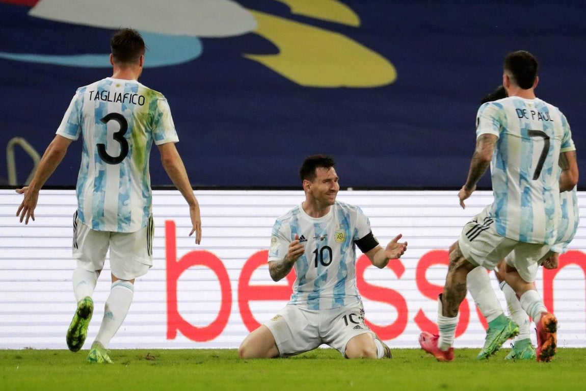 Lásgrimas de campeón. Messi rompió a llorar nada más sonar el pitido final. Argentina, con él de capitán, era campeón de la Copa América.