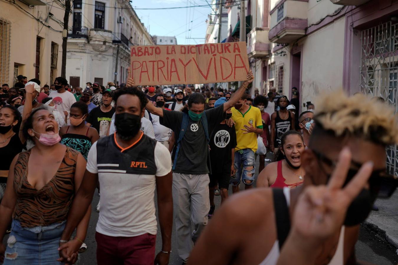 Cientos de personas se echan a la calle para reclamar libertad en Cuba. 