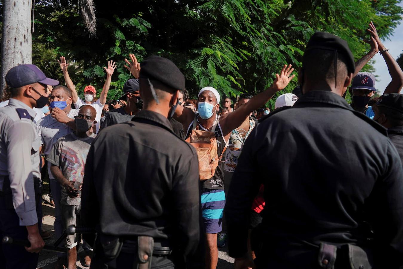 Los manifestantes estuvieron en todo momento muy vigilados por la Policía cubana. 