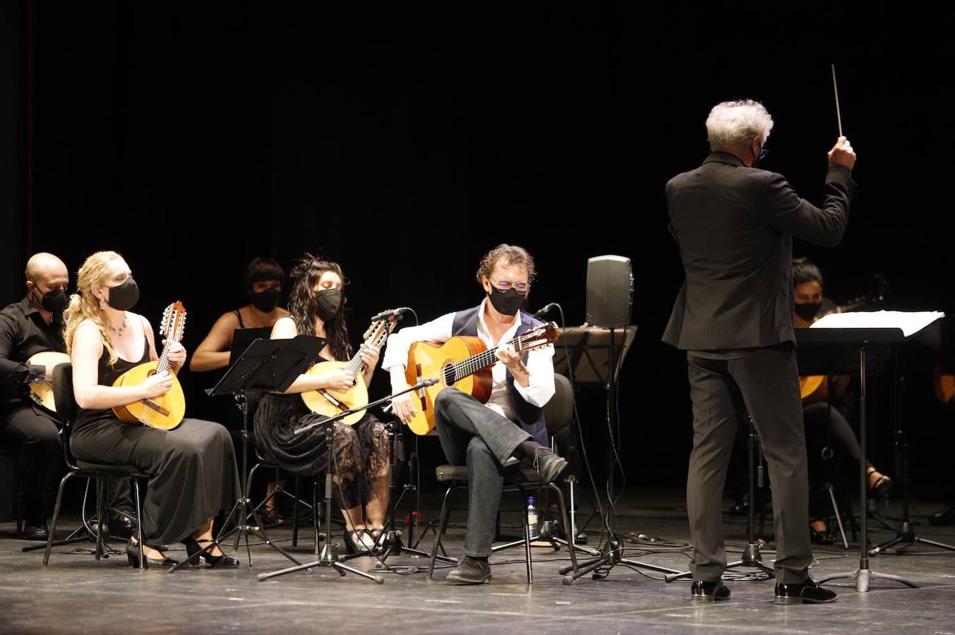 Festival de la Guitarra 2021 | El concierto de Serrano y la Orquesta de Plectro, en imágenes