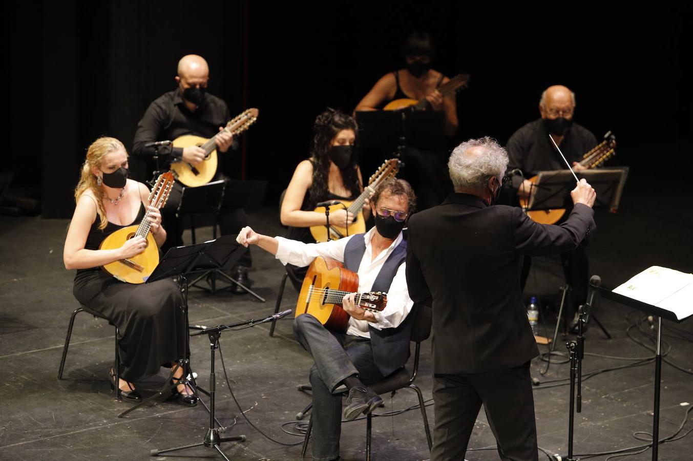 Festival de la Guitarra 2021 | El concierto de Serrano y la Orquesta de Plectro, en imágenes