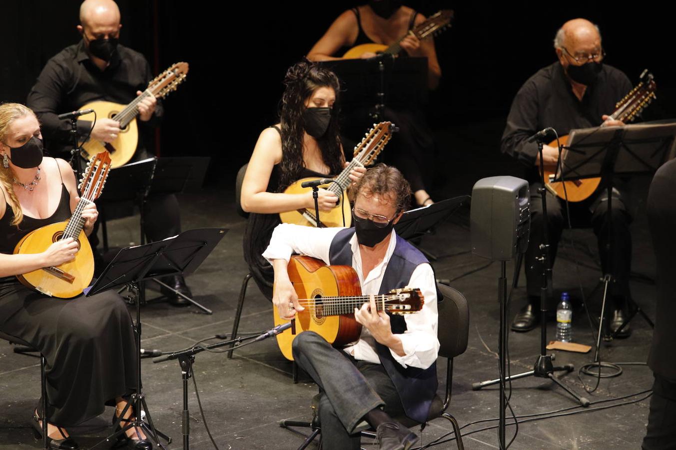 Festival de la Guitarra 2021 | El concierto de Serrano y la Orquesta de Plectro, en imágenes