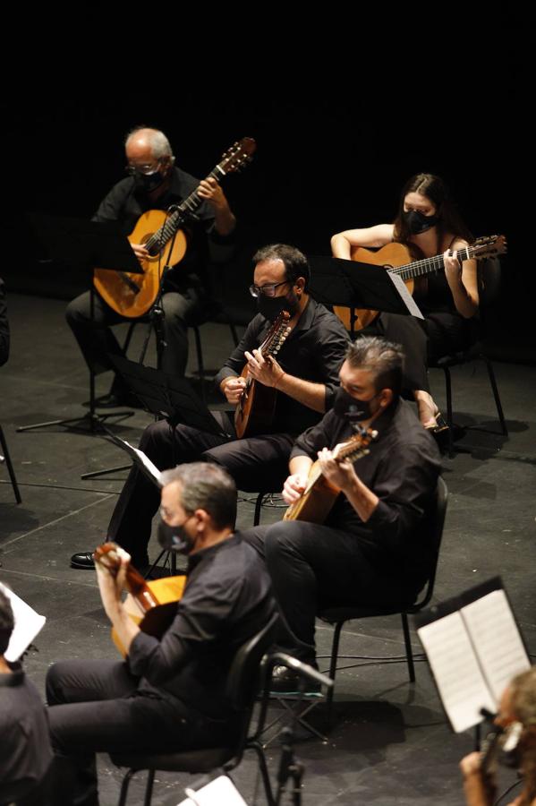 Festival de la Guitarra 2021 | El concierto de Serrano y la Orquesta de Plectro, en imágenes