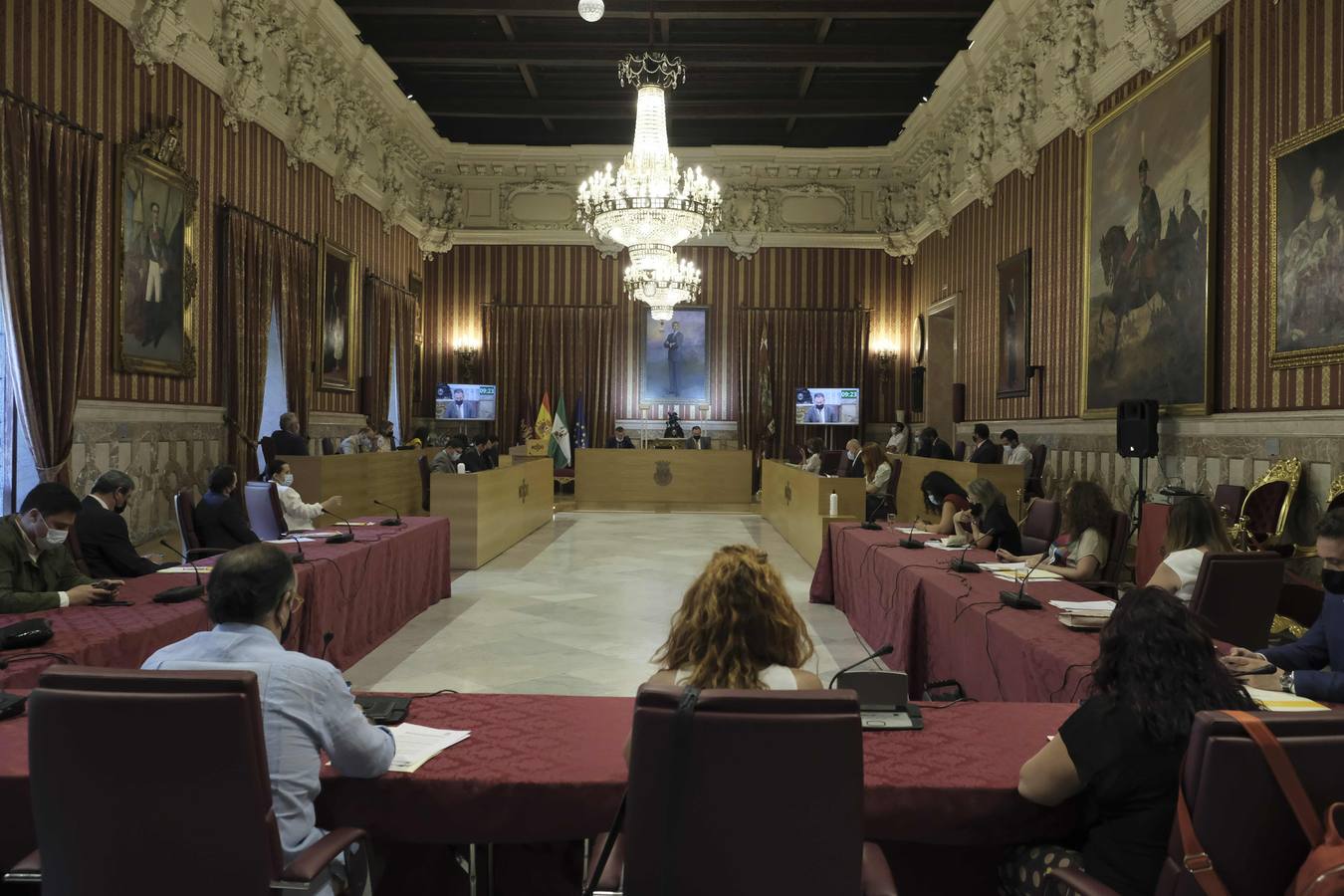 Todos contra el alcalde en el pleno extraordinario del Ayuntamiento de Sevilla