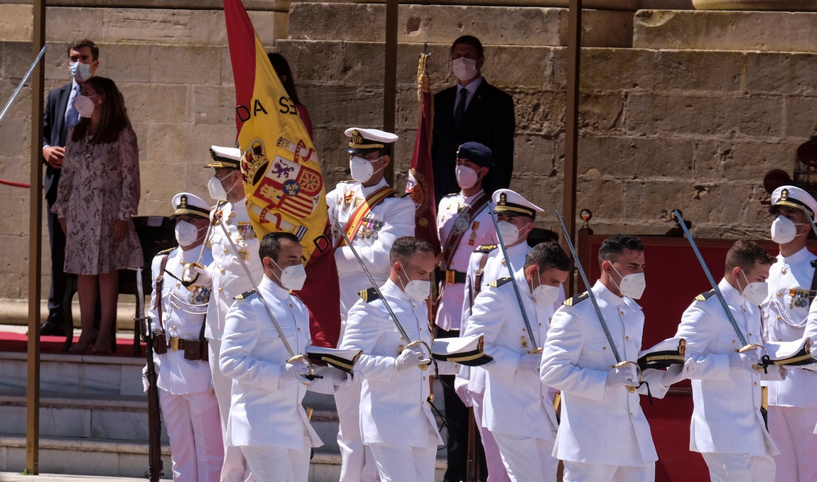 En imágenes: Así ha sido la entrega de despachos a los nuevos suboficiales de la Armada