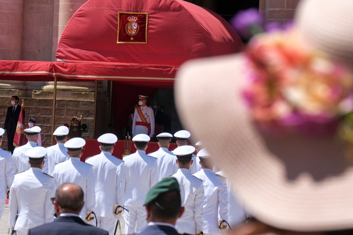 En imágenes: Así ha sido la entrega de despachos a los nuevos suboficiales de la Armada