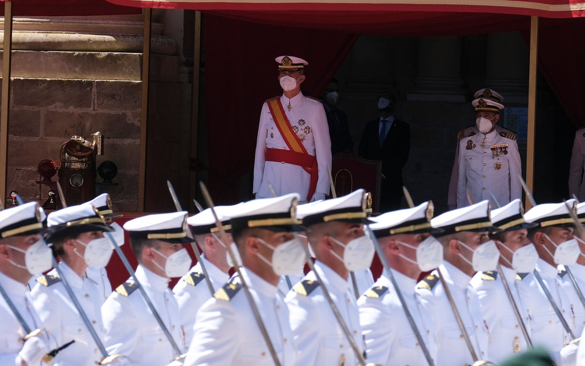 En imágenes: Así ha sido la entrega de despachos a los nuevos suboficiales de la Armada