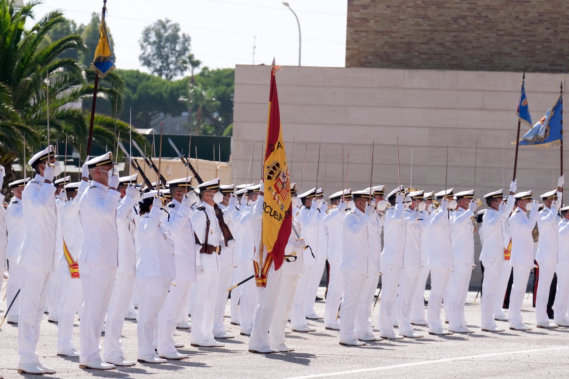 En imágenes: Así ha sido la entrega de despachos a los nuevos suboficiales de la Armada
