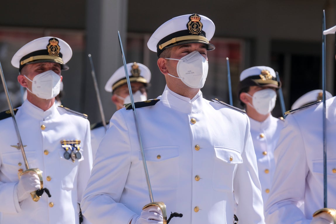 En imágenes: Así ha sido la entrega de despachos a los nuevos suboficiales de la Armada