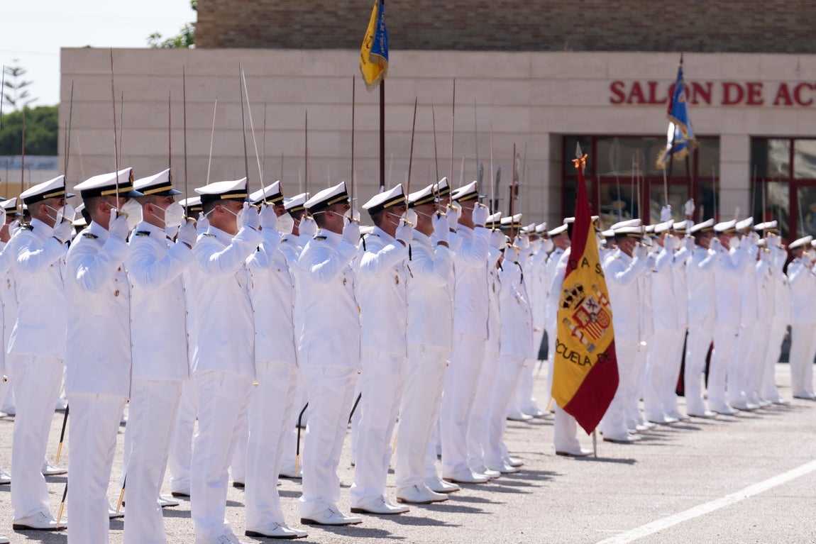 En imágenes: Así ha sido la entrega de despachos a los nuevos suboficiales de la Armada