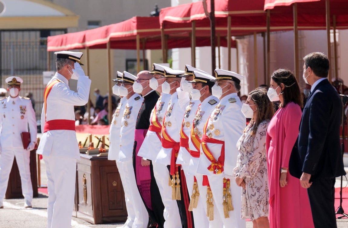 En imágenes: Así ha sido la entrega de despachos a los nuevos suboficiales de la Armada
