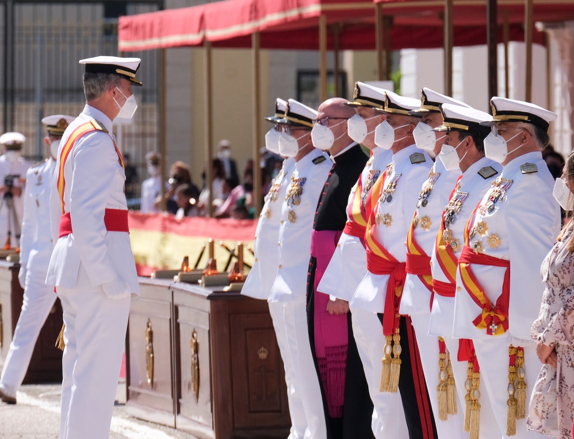 En imágenes: Así ha sido la entrega de despachos a los nuevos suboficiales de la Armada