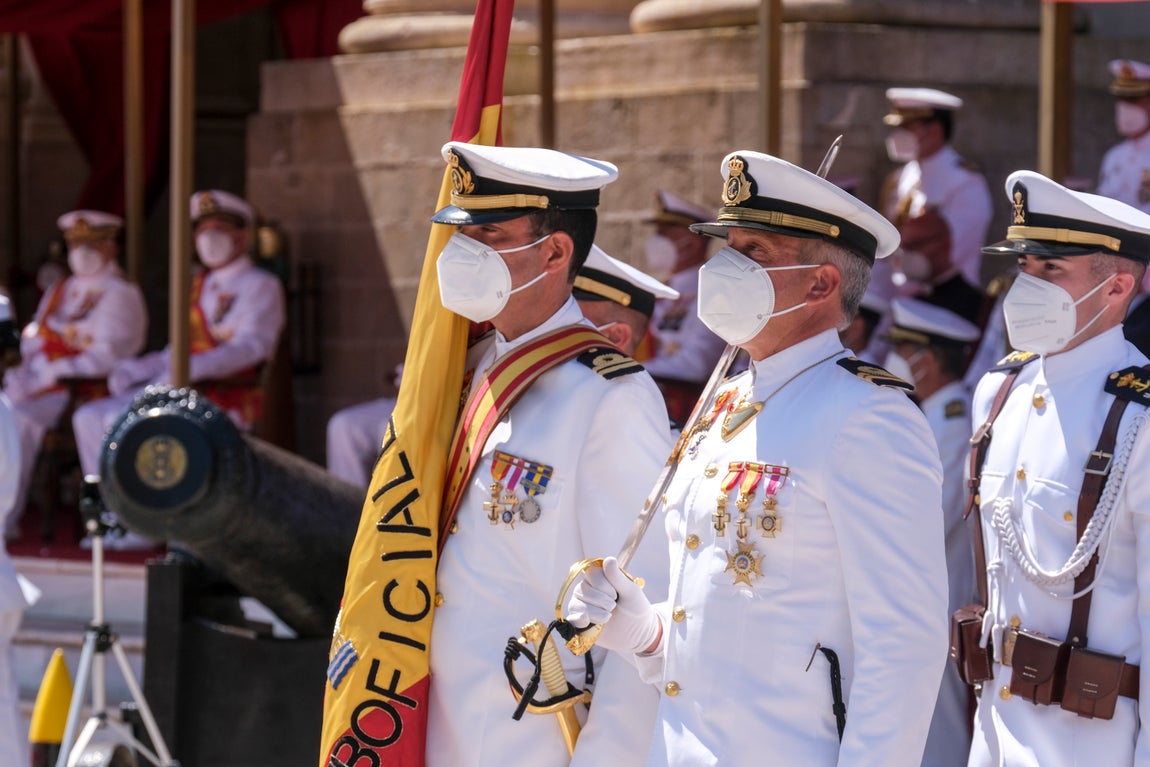 En imágenes: Así ha sido la entrega de despachos a los nuevos suboficiales de la Armada