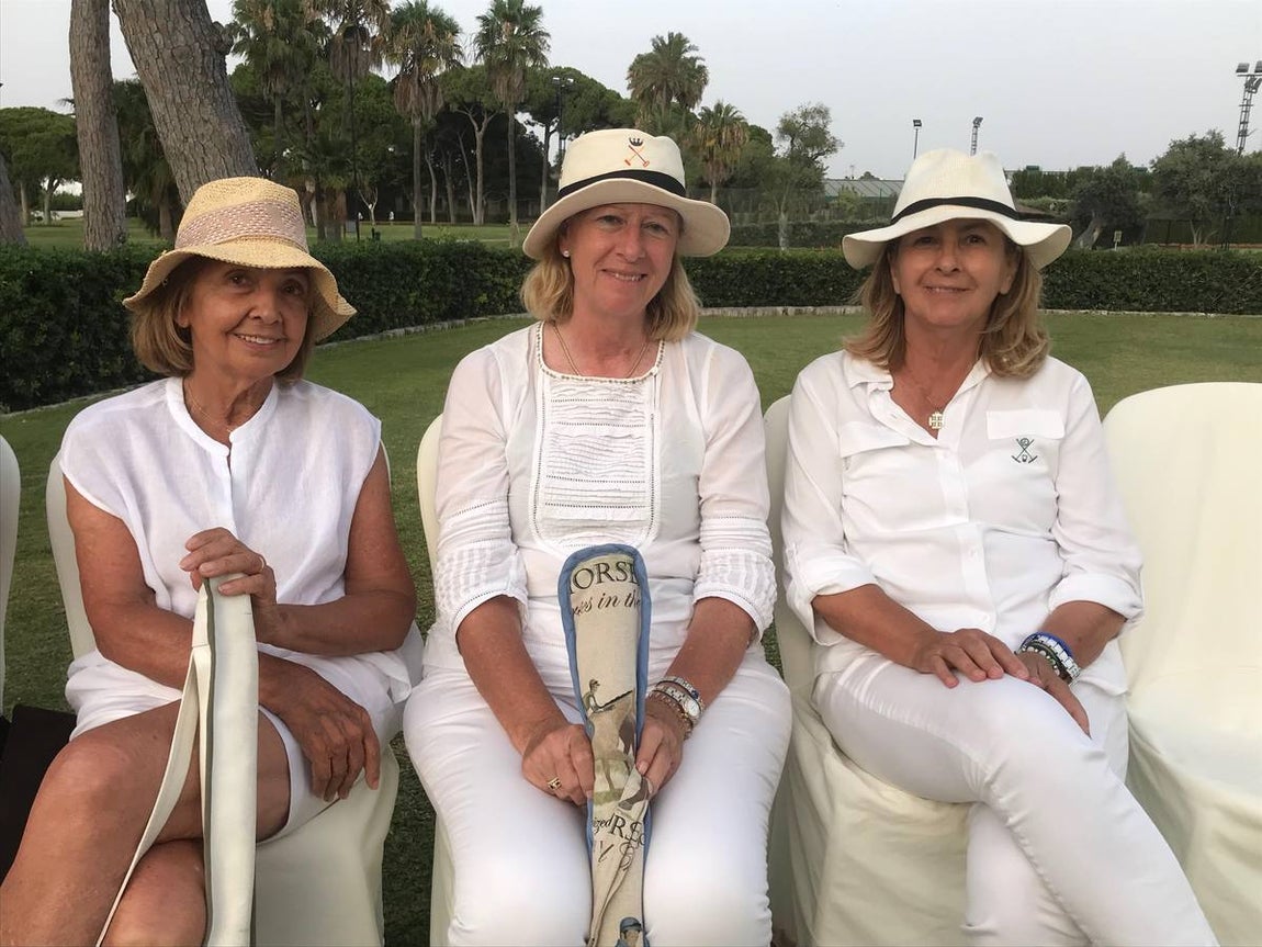 Mercedes Junco, Marisa Palomares y Lola Azqueta. 