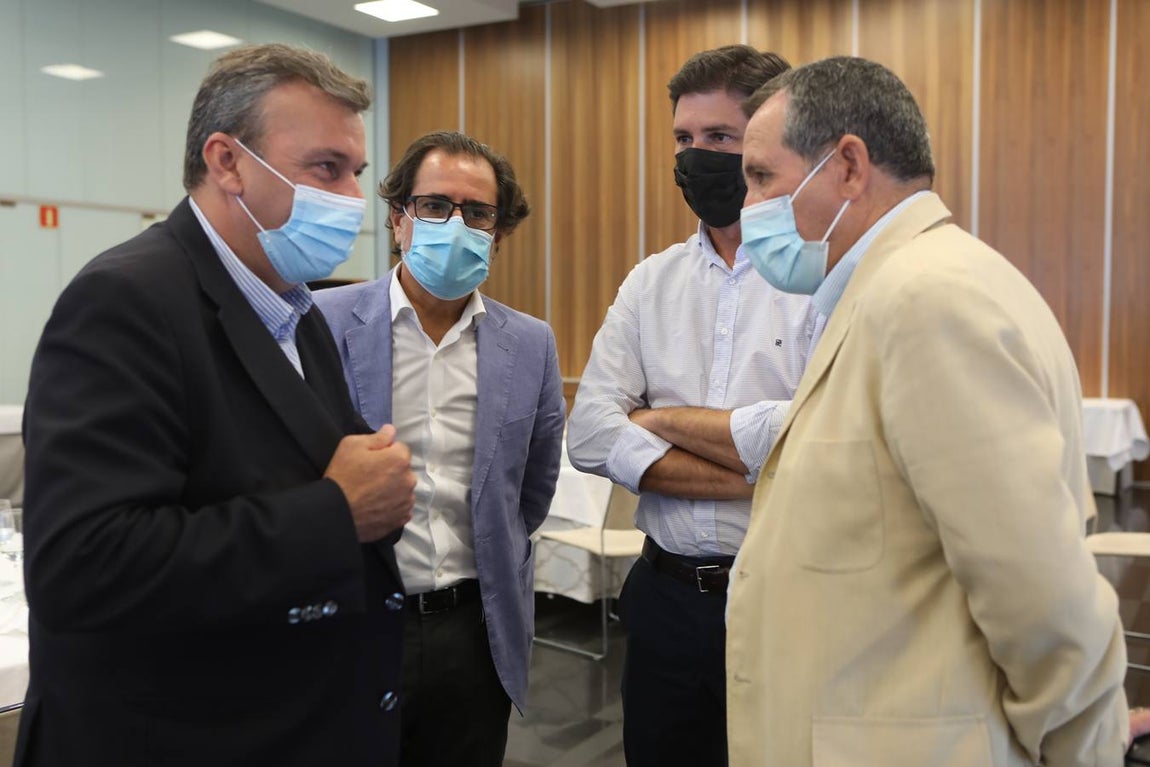 Fotos: Ambiente en la Mirada Económica de La Voz y ABC