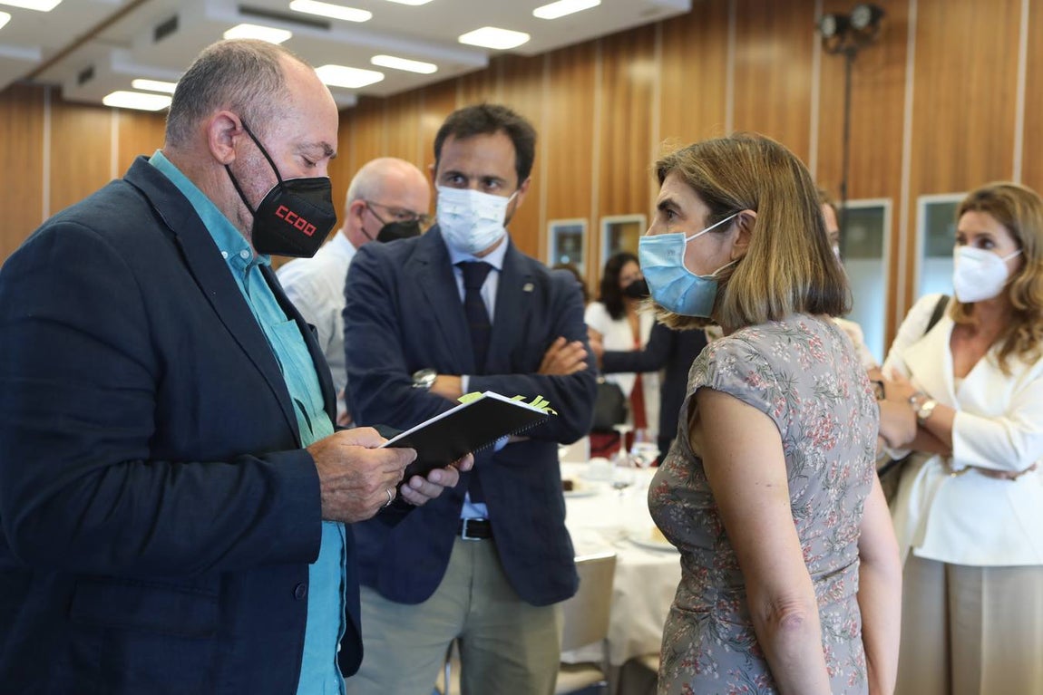 Fotos: Ambiente en la Mirada Económica de La Voz y ABC